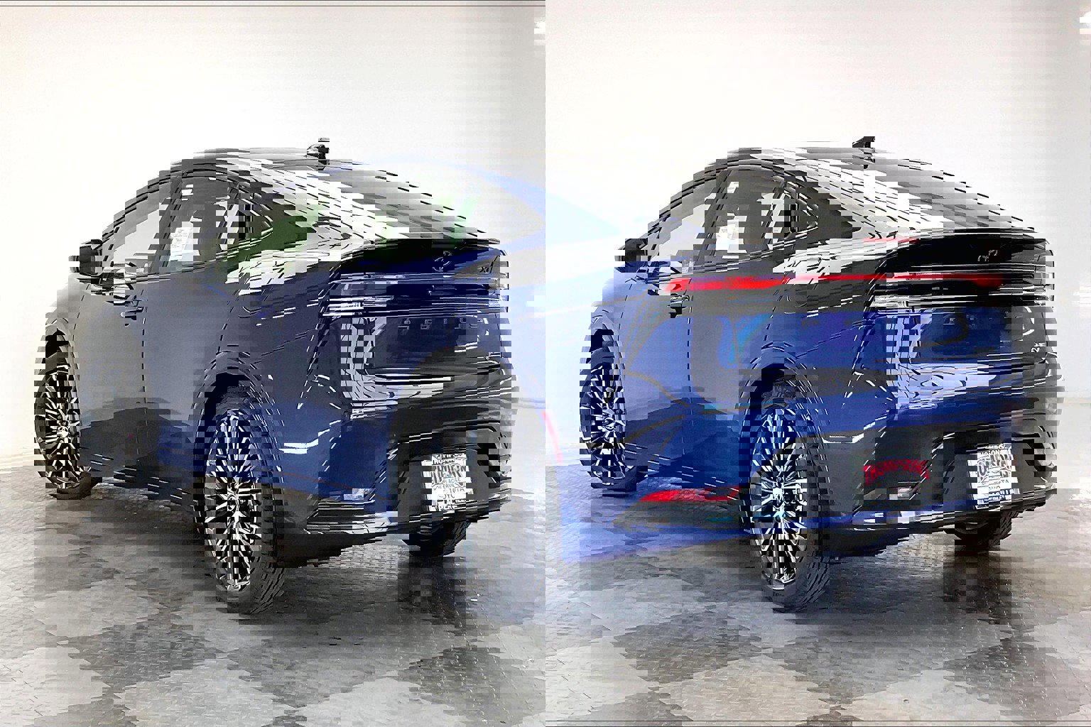 2025 Toyota Prius XLE photo 2