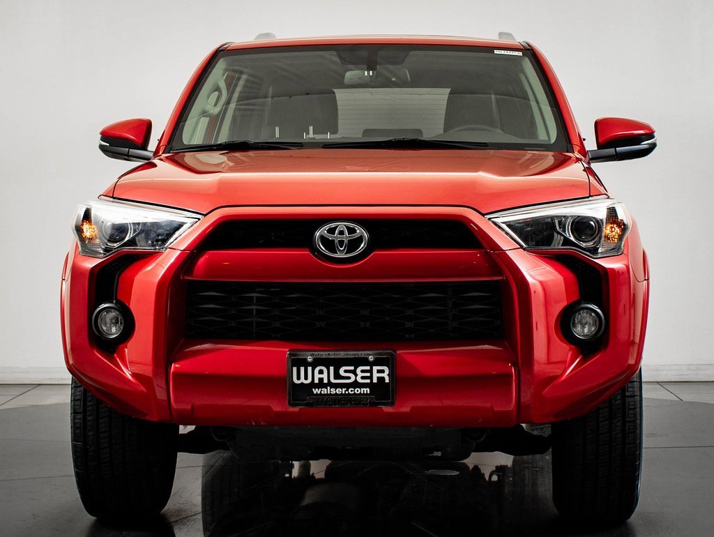 2016 Toyota 4Runner SR5 photo 2