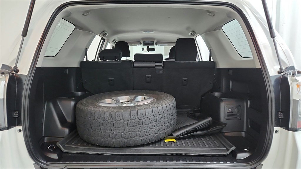 2019 Toyota 4Runner SR5 photo 14