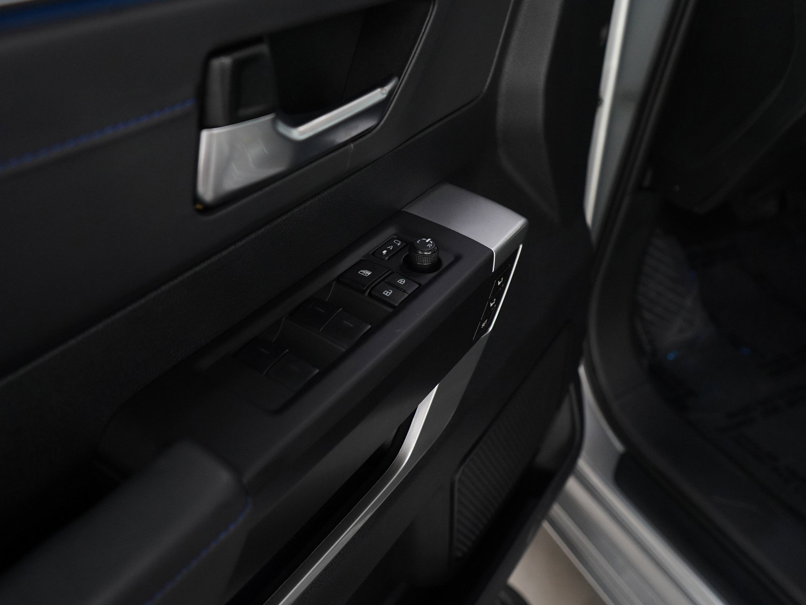 2023 Toyota Tundra Platinum CrewMax photo 13
