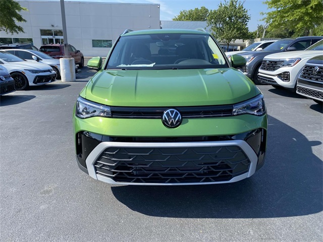2025 Volkswagen Taos SE photo 2