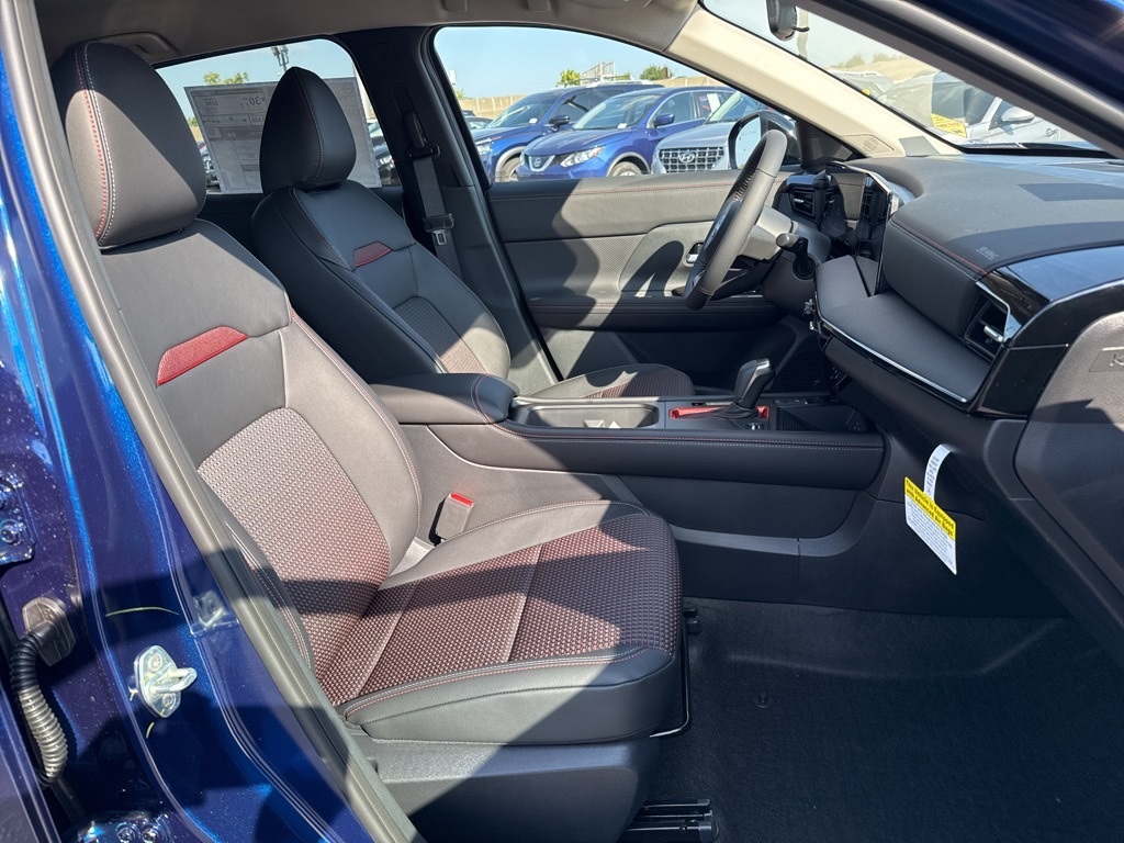 2026 Nissan Kicks SR photo 12