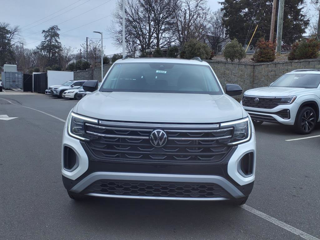 2025 Volkswagen Atlas Peak Edition photo 2