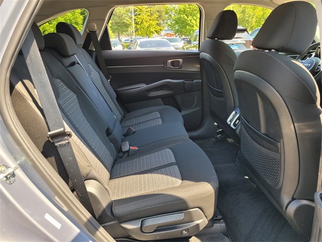 2023 Kia Sorento LX photo 14