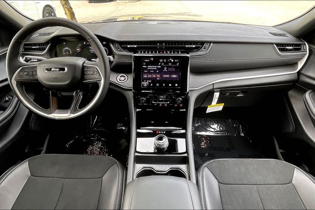 2025 Jeep Grand Cherokee Altitude photo 6