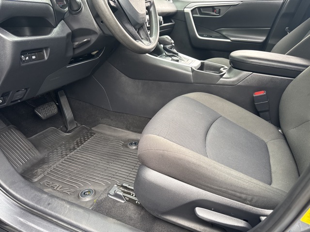 2021 Toyota RAV4 Hybrid LE photo 19