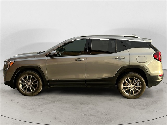 2024 Gmc Terrain SLT photo 2