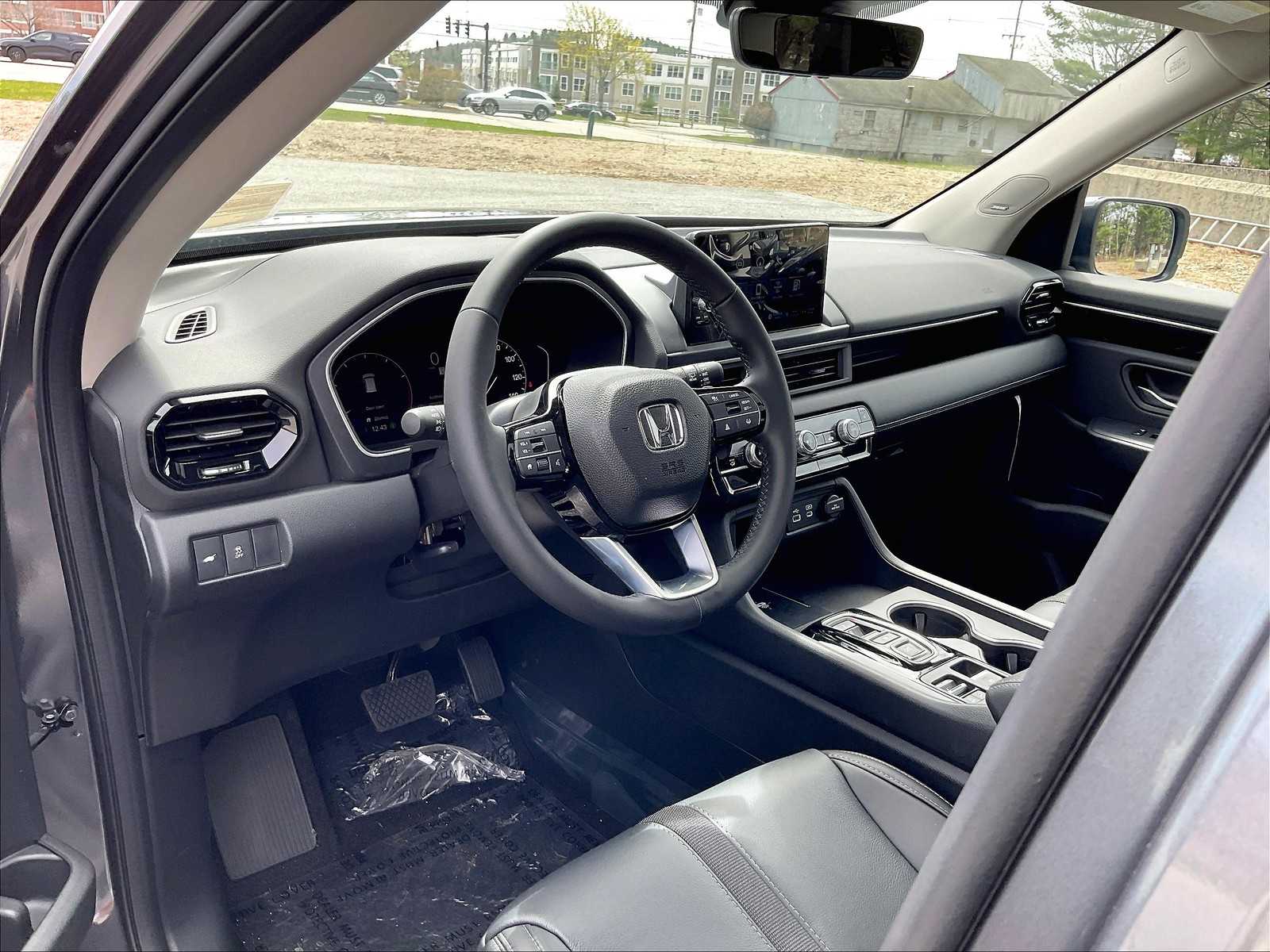 2025 Honda Pilot Touring photo 8