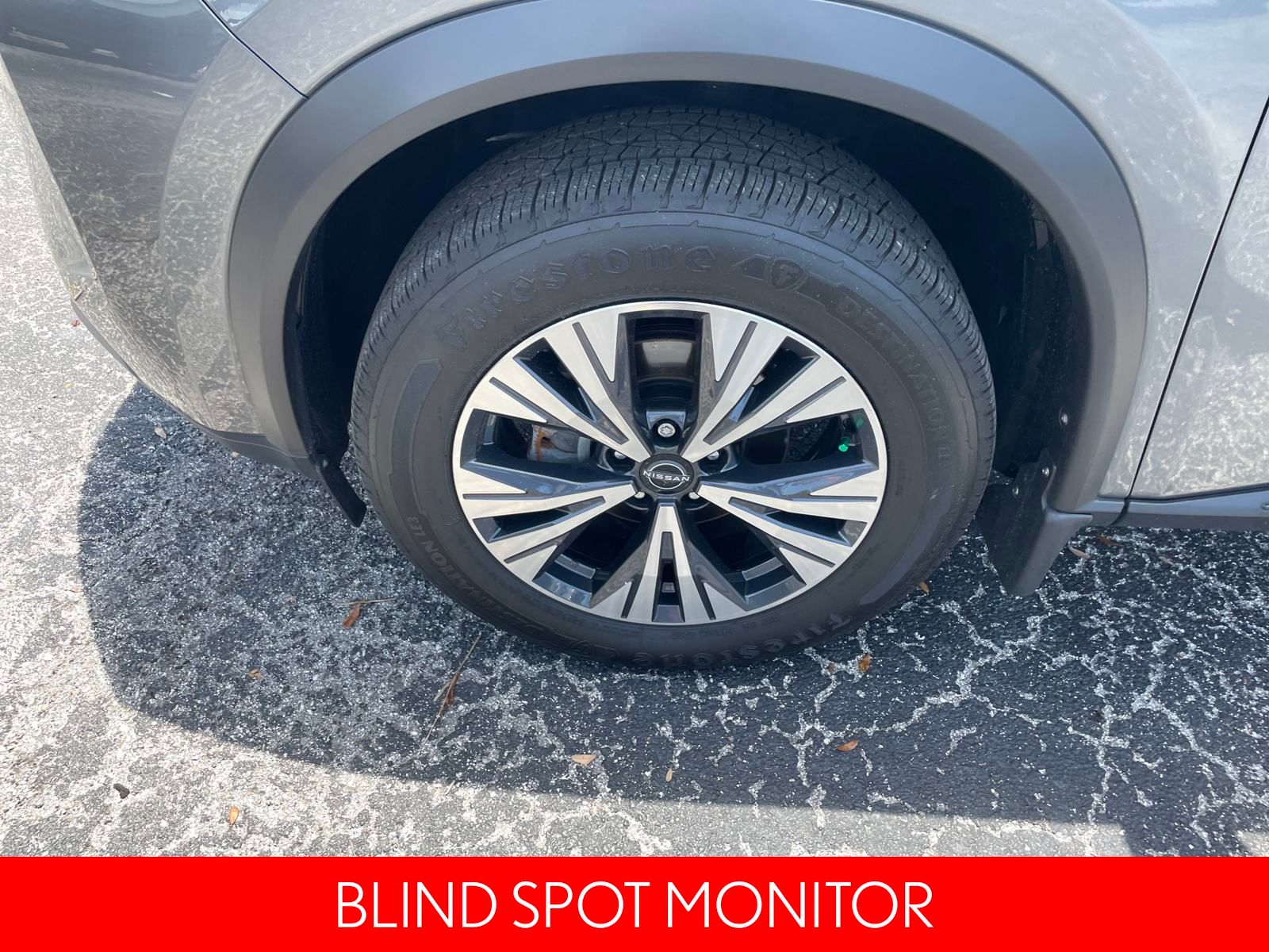 2022 Nissan Rogue SV photo 2