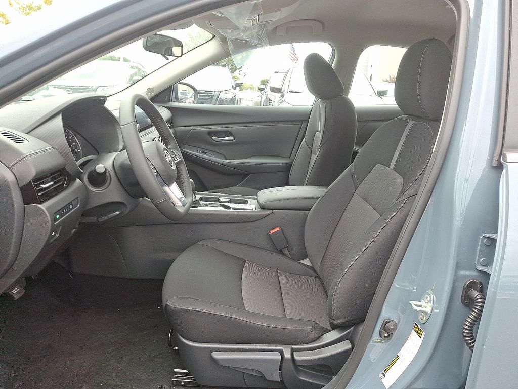 2025 Nissan Sentra SV photo 4