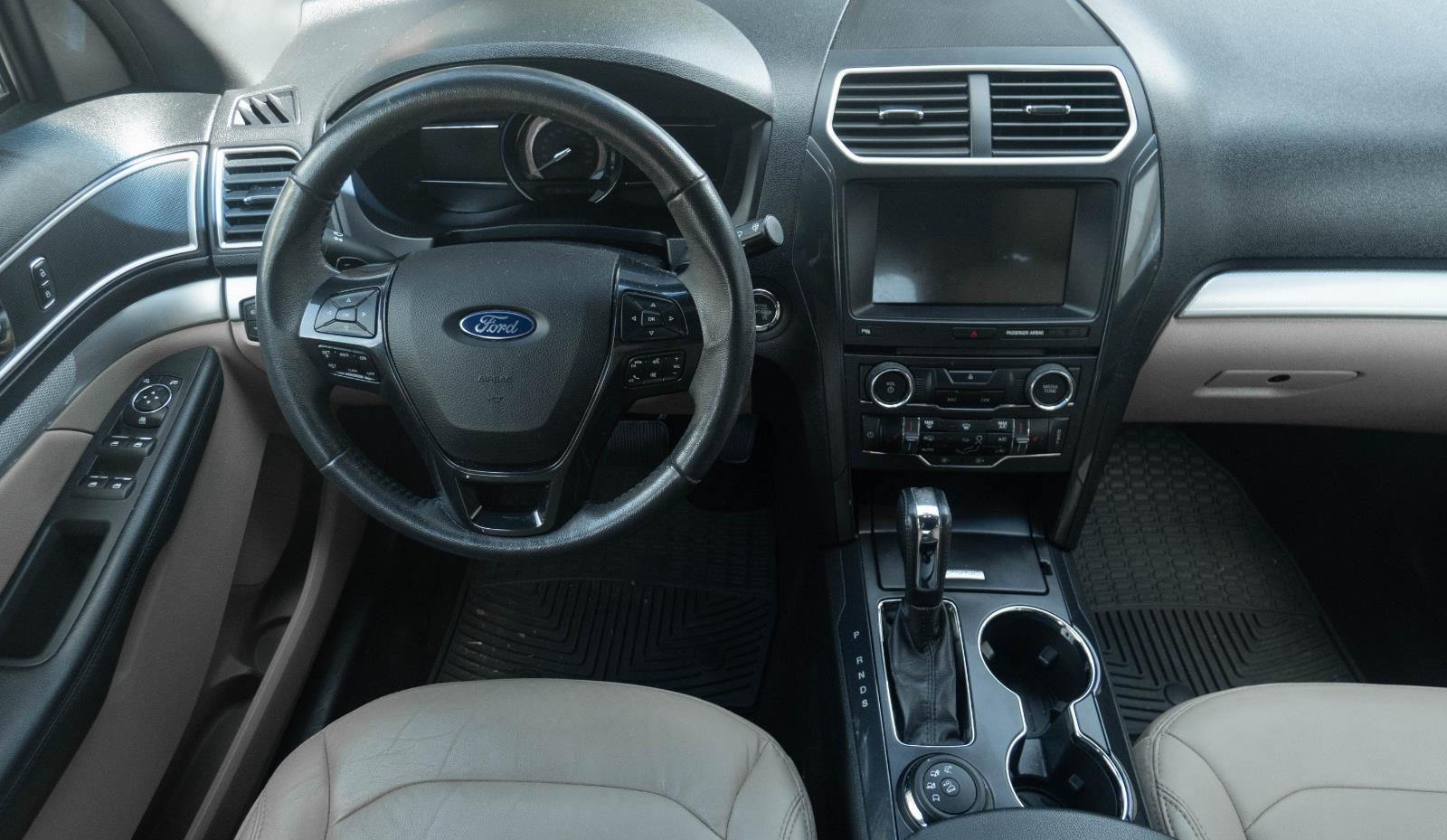 2017 Ford Explorer XLT photo 9