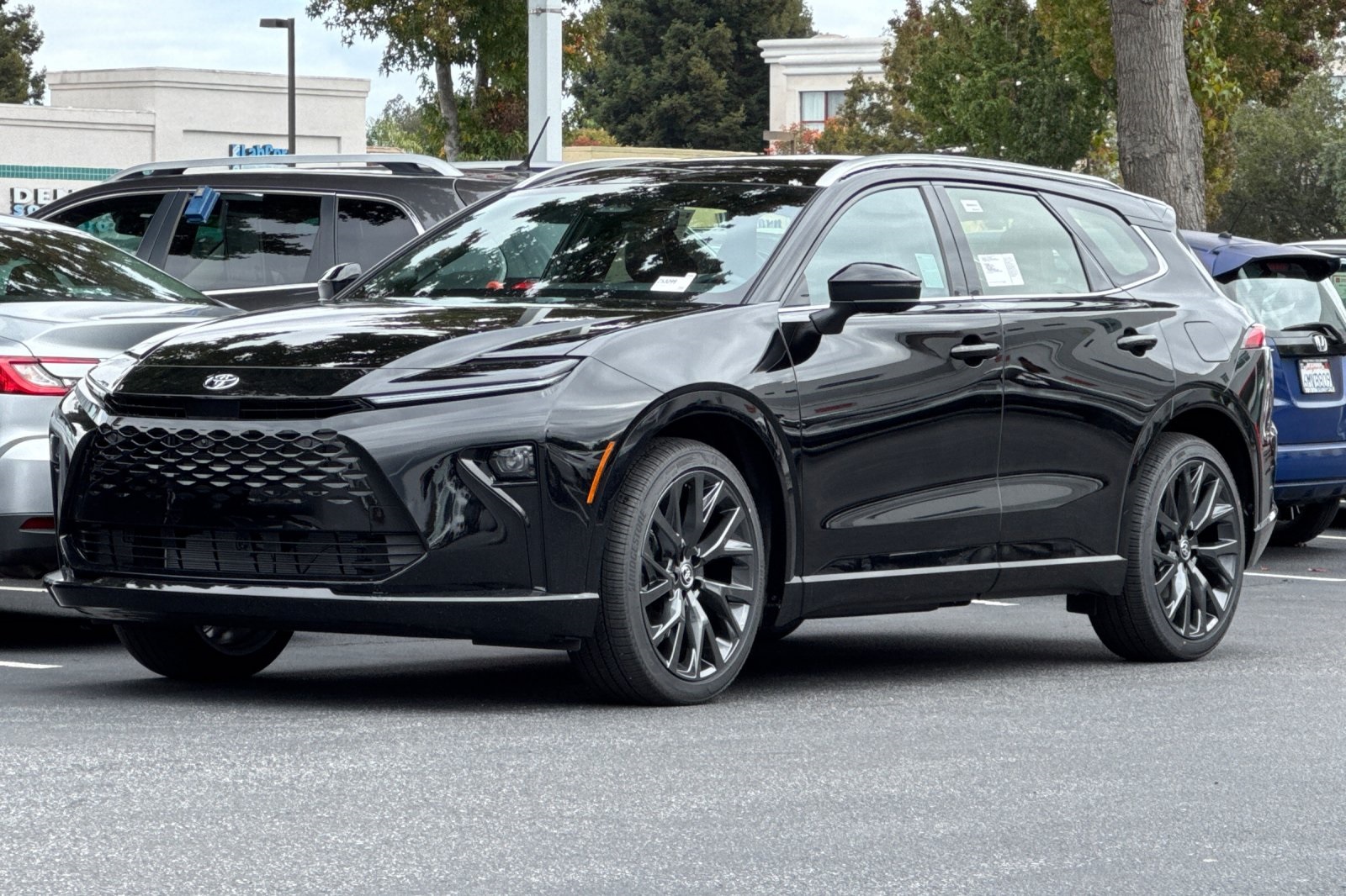 2025 Toyota Crown Signia Limited photo 2