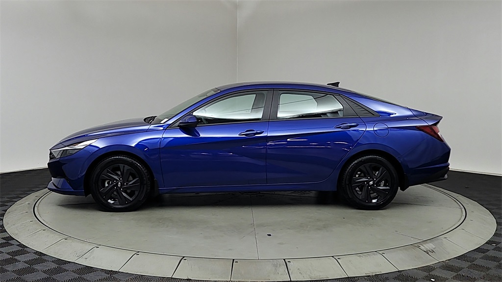 2023 Hyundai Elantra SEL photo 4