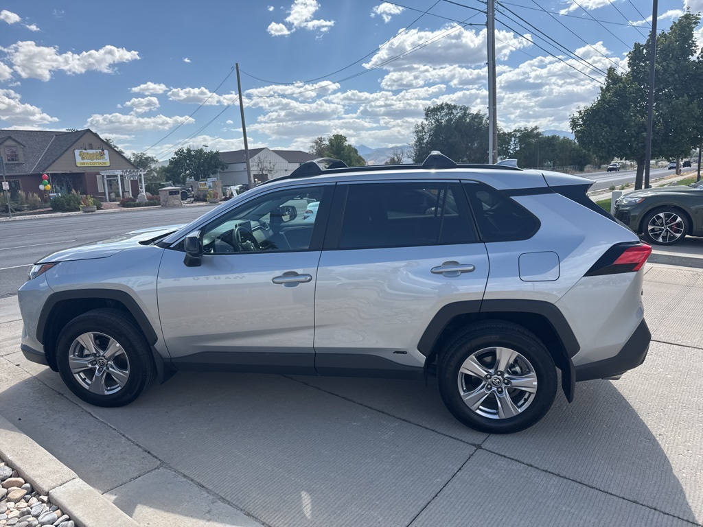 2024 Toyota RAV4 Hybrid LE photo 2