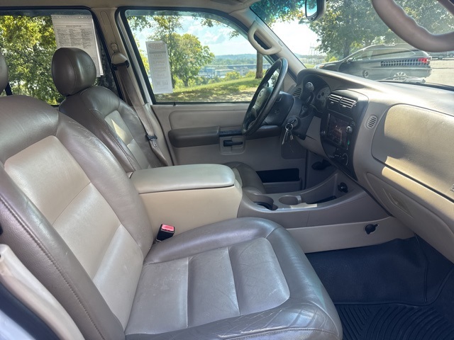 2005 Ford Explorer Sport Trac XLT photo 8