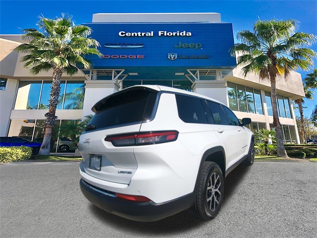 2025 Jeep Grand Cherokee Limited photo 3