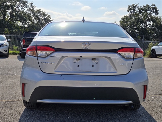 2021 Toyota Corolla LE photo 2