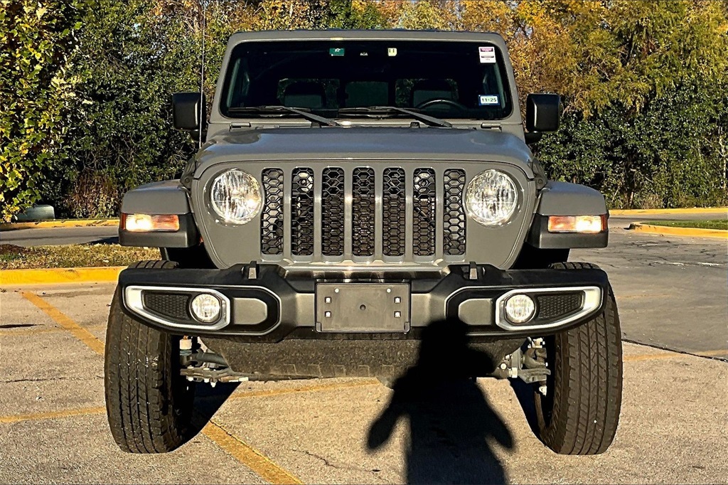 Used 2021 Jeep Gladiator Sport S with VIN 1C6JJTAG5ML612575 for sale in Kansas City