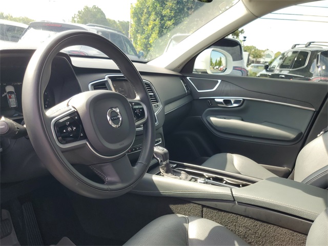 2020 Volvo XC90 T6 Momentum photo 12
