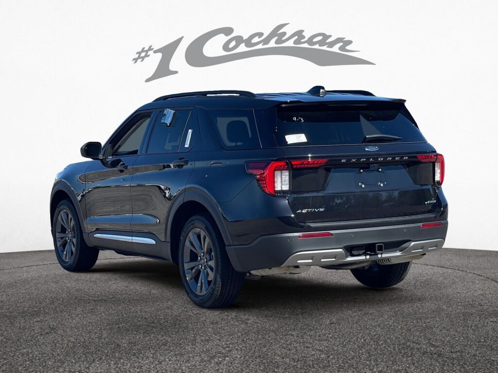 2025 Ford Explorer photo 4