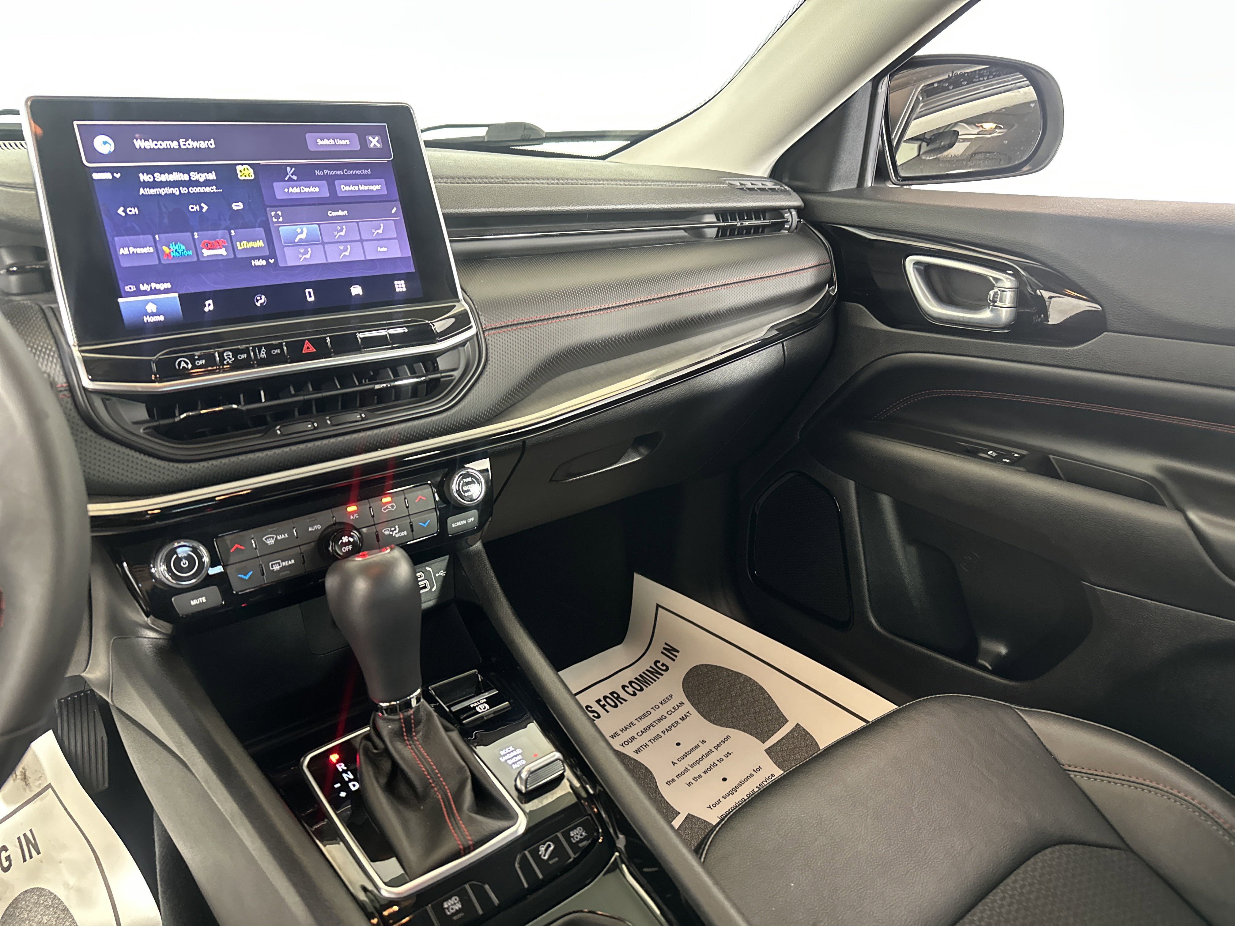 2022 Jeep Compass Trailhawk photo 2