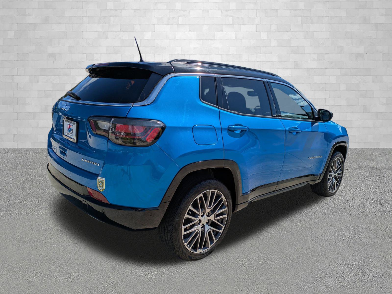 2023 Jeep Compass Limited photo 2