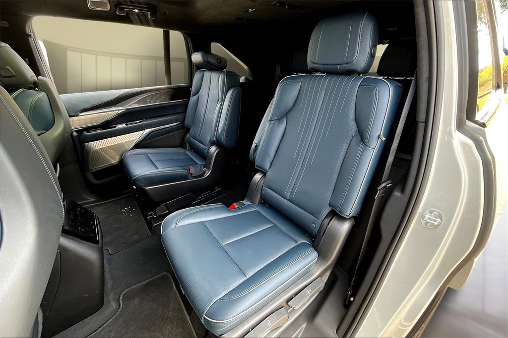 2025 Cadillac Escalade IQ Sport photo 8