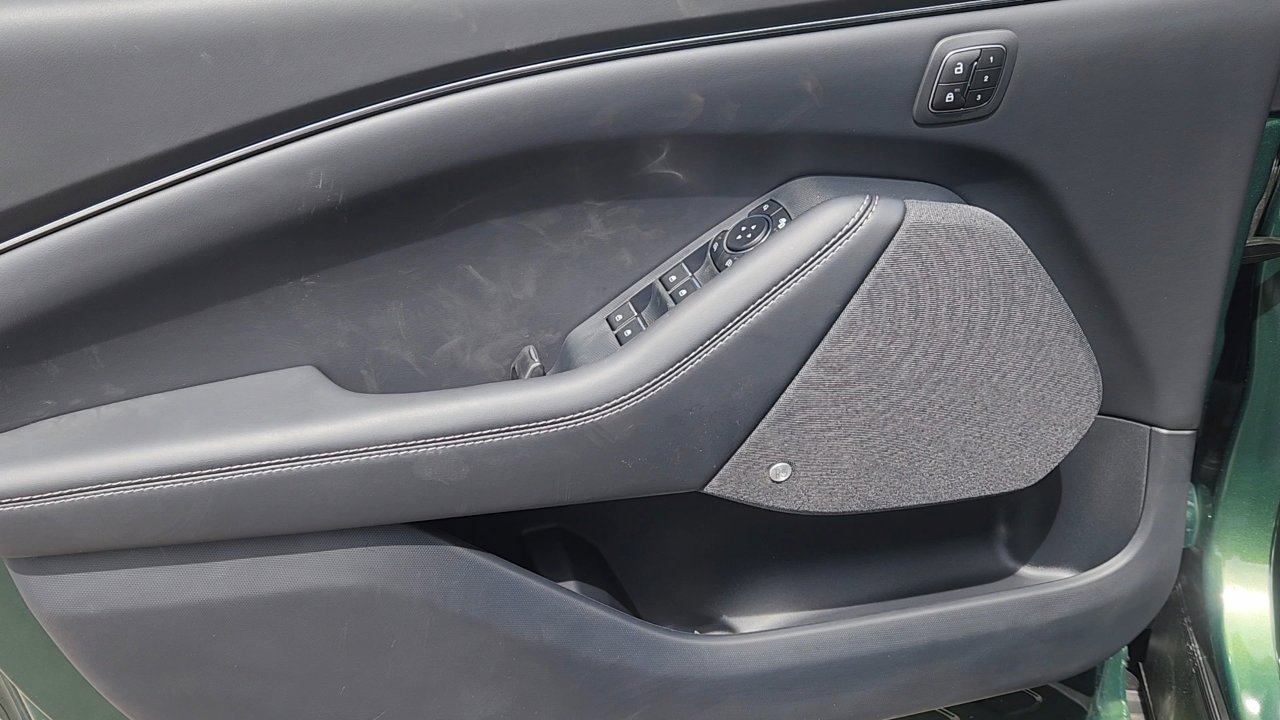 2025 Ford Mustang Mach-E Premium photo 9
