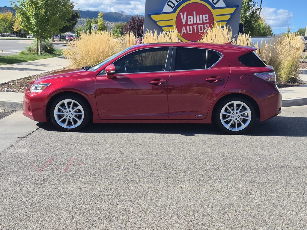 2011 Lexus CT 200h photo 2