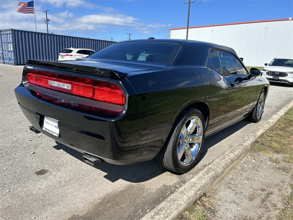 2014 Dodge Challenger R/T photo 2