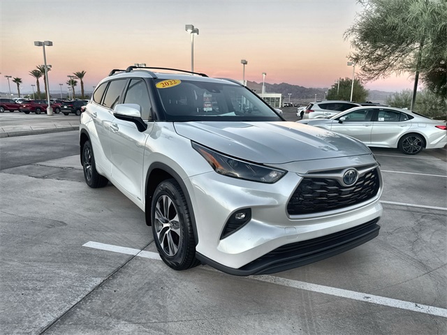 2022 Toyota Highlander Hybrid XLE photo 3