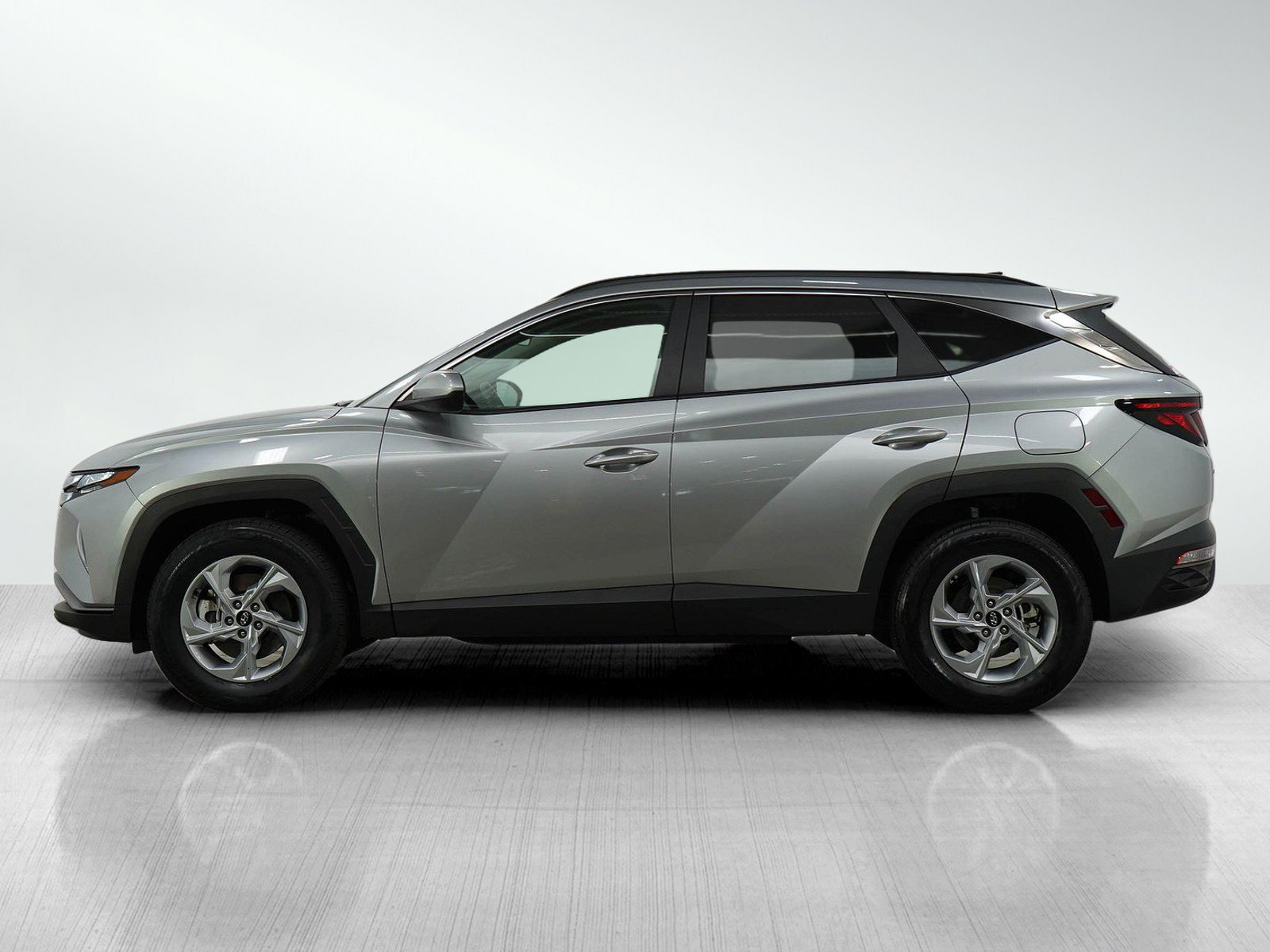 Used 2024 Hyundai Tucson SEL with VIN 5NMJBCDE3RH388652 for sale in Minneapolis, Minnesota