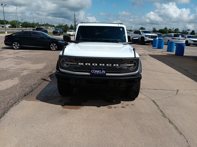 2024 Ford Bronco Badlands photo 2