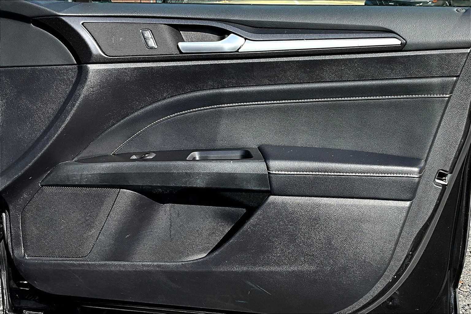 2019 Ford Fusion Hybrid Titanium photo 21