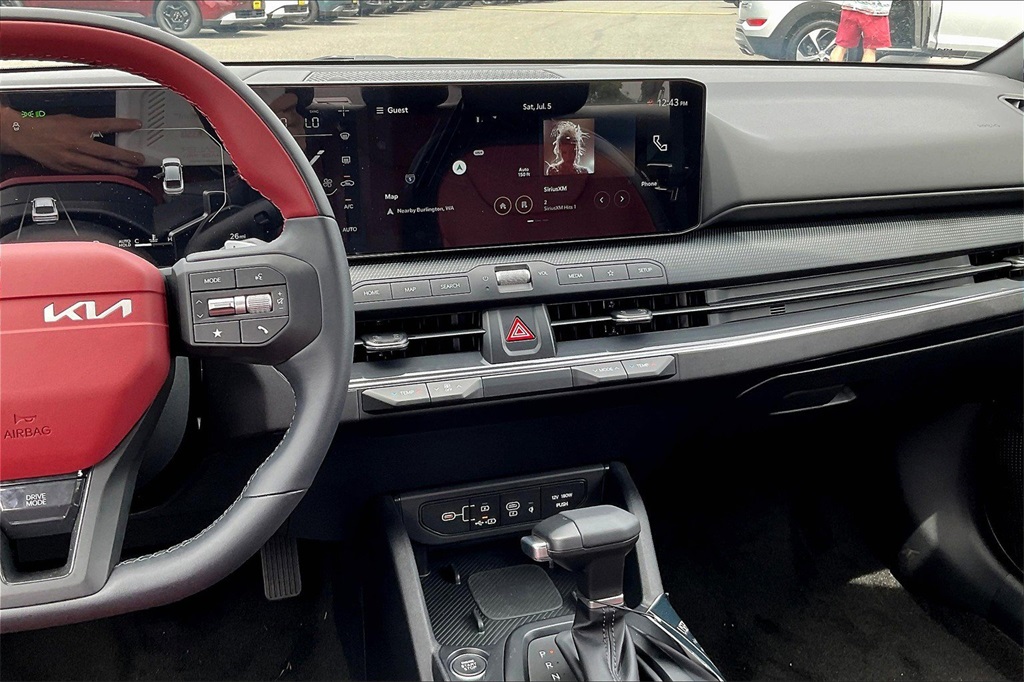 2025 Kia K4 GT-Line photo 7
