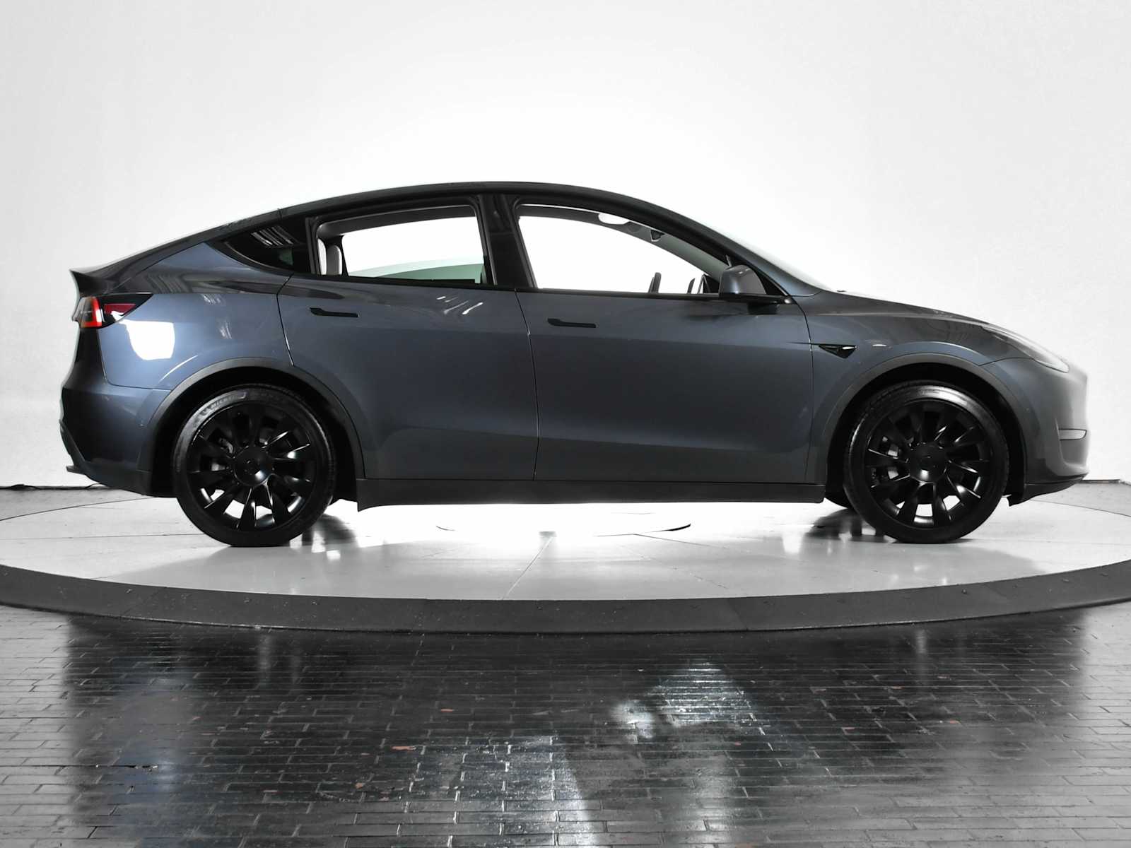 2021 Tesla Model Y Standard Range photo 5