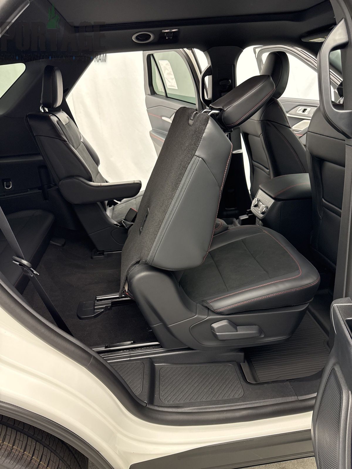 2025 Ford Explorer ST photo 40