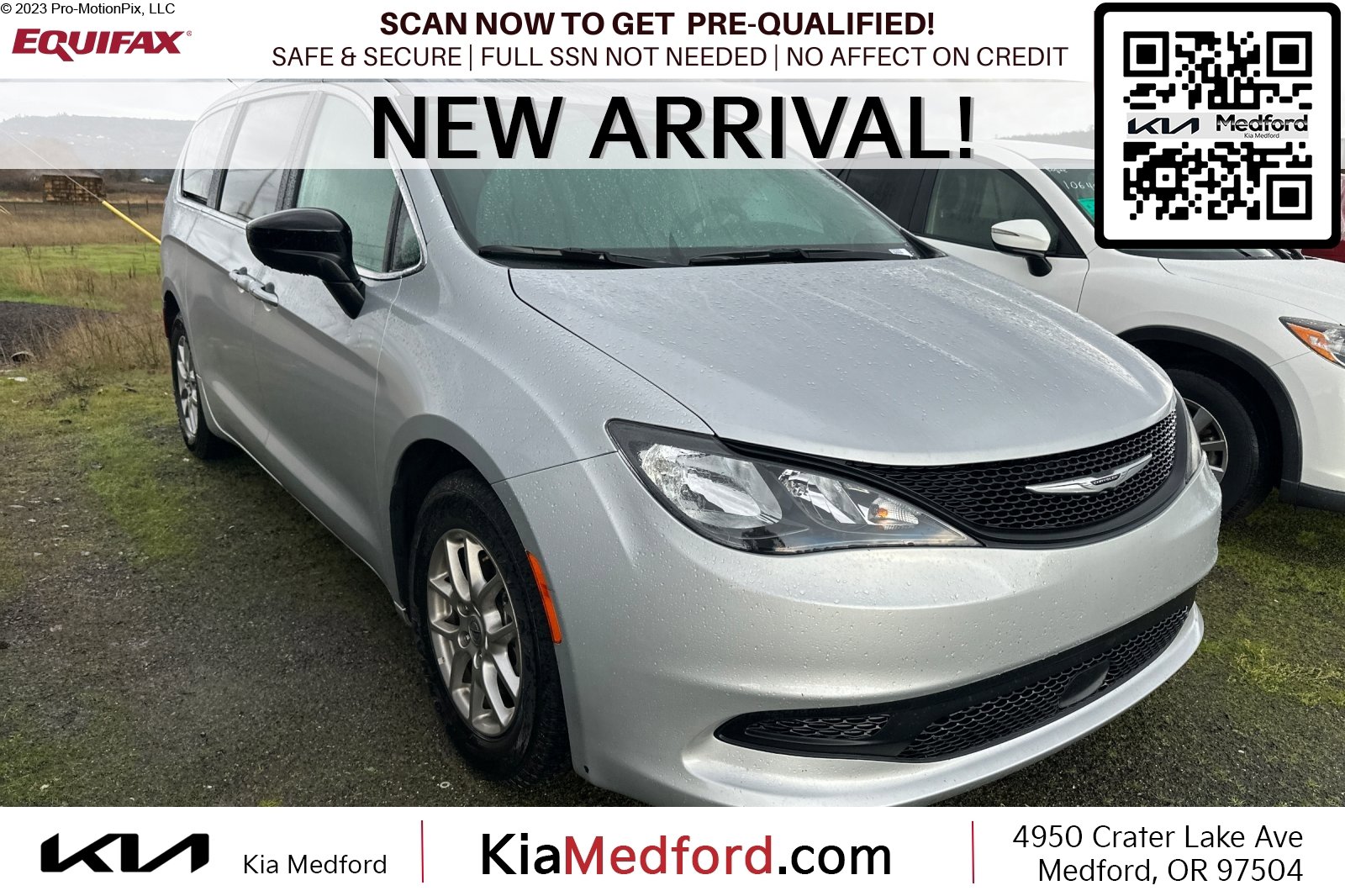 Pre-Owned 2024 Chrysler Voyager LX's photo