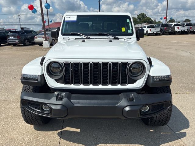 2025 Jeep Gladiator photo 2