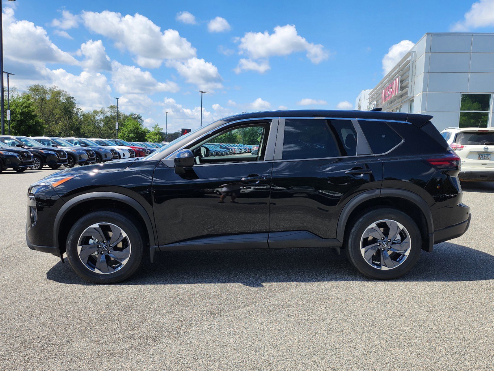 2026 Nissan Rogue SV photo 7