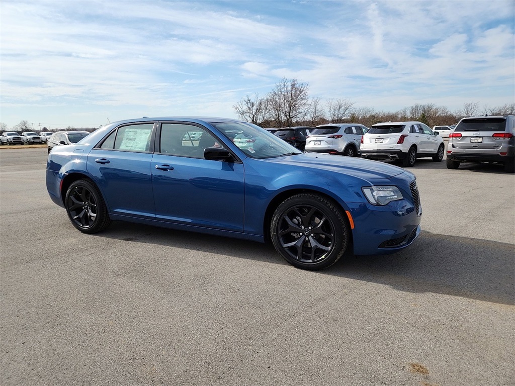 2023 Chrysler 300 Touring's photo