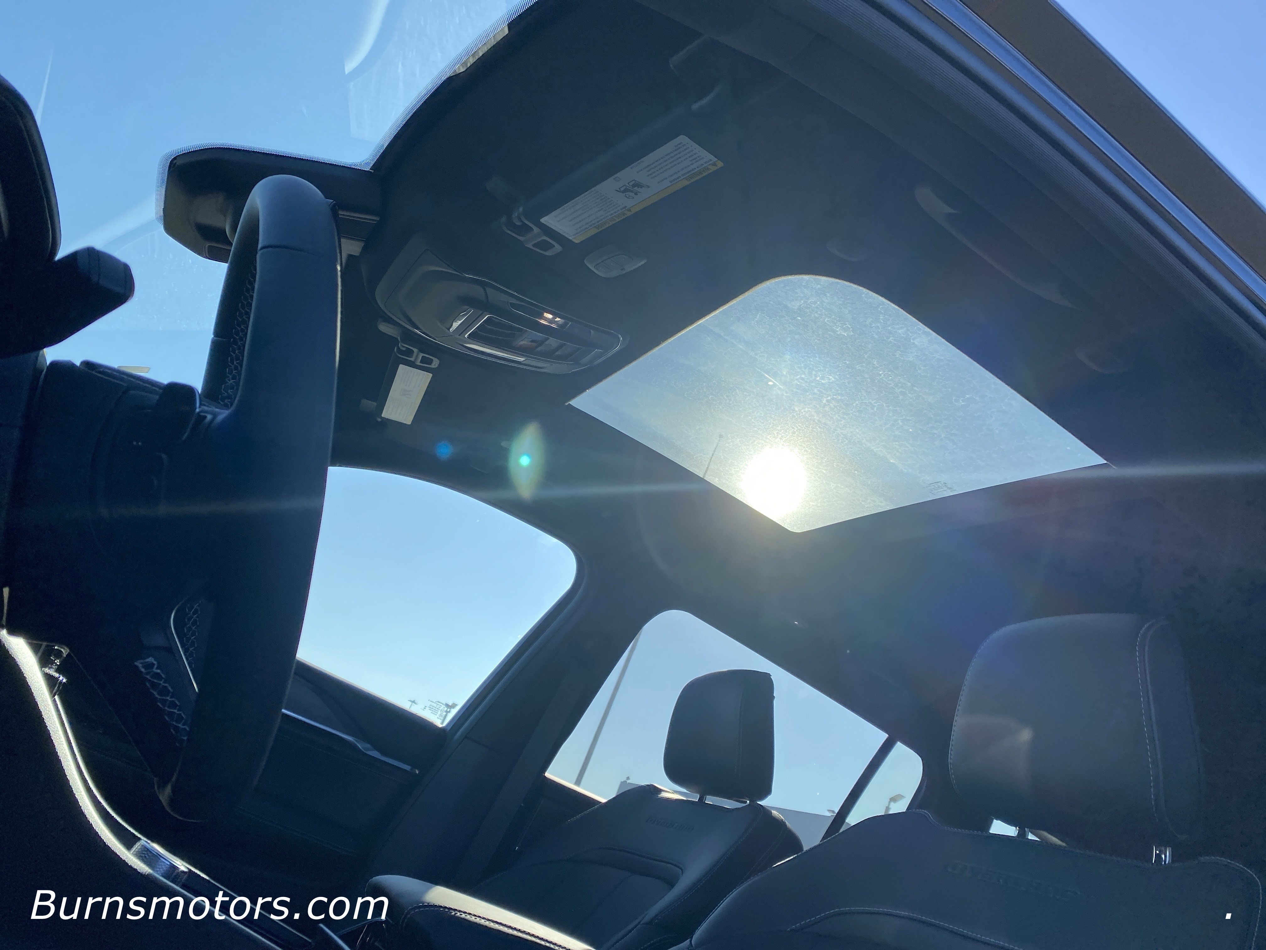 2025 Jeep Grand Cherokee Overland photo 2