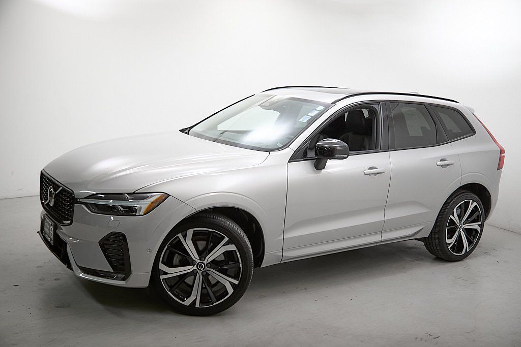 2023 VOLVO XC60 - Image 2