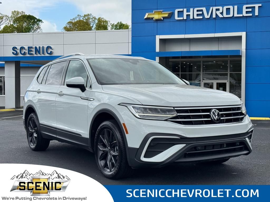 2024 Volkswagen Tiguan SE's photo