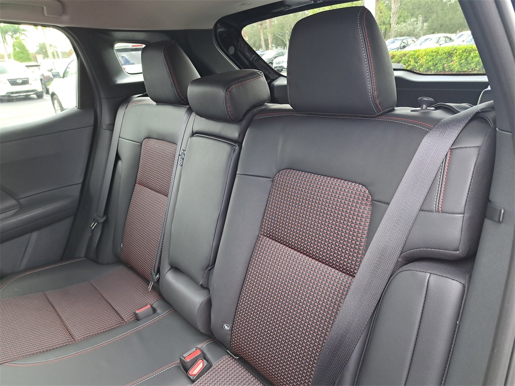2026 Nissan Kicks SR photo 13