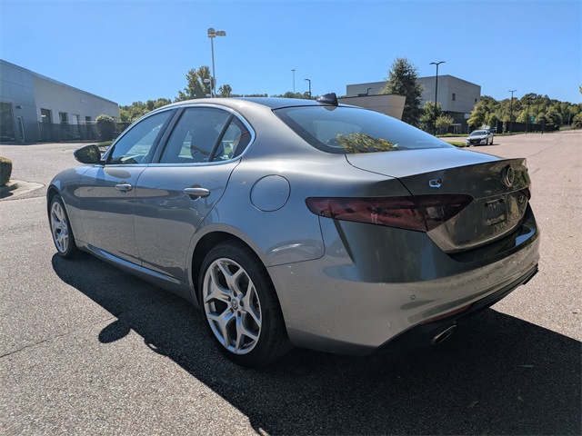 2021 Alfa Romeo Giulia Ti photo 3