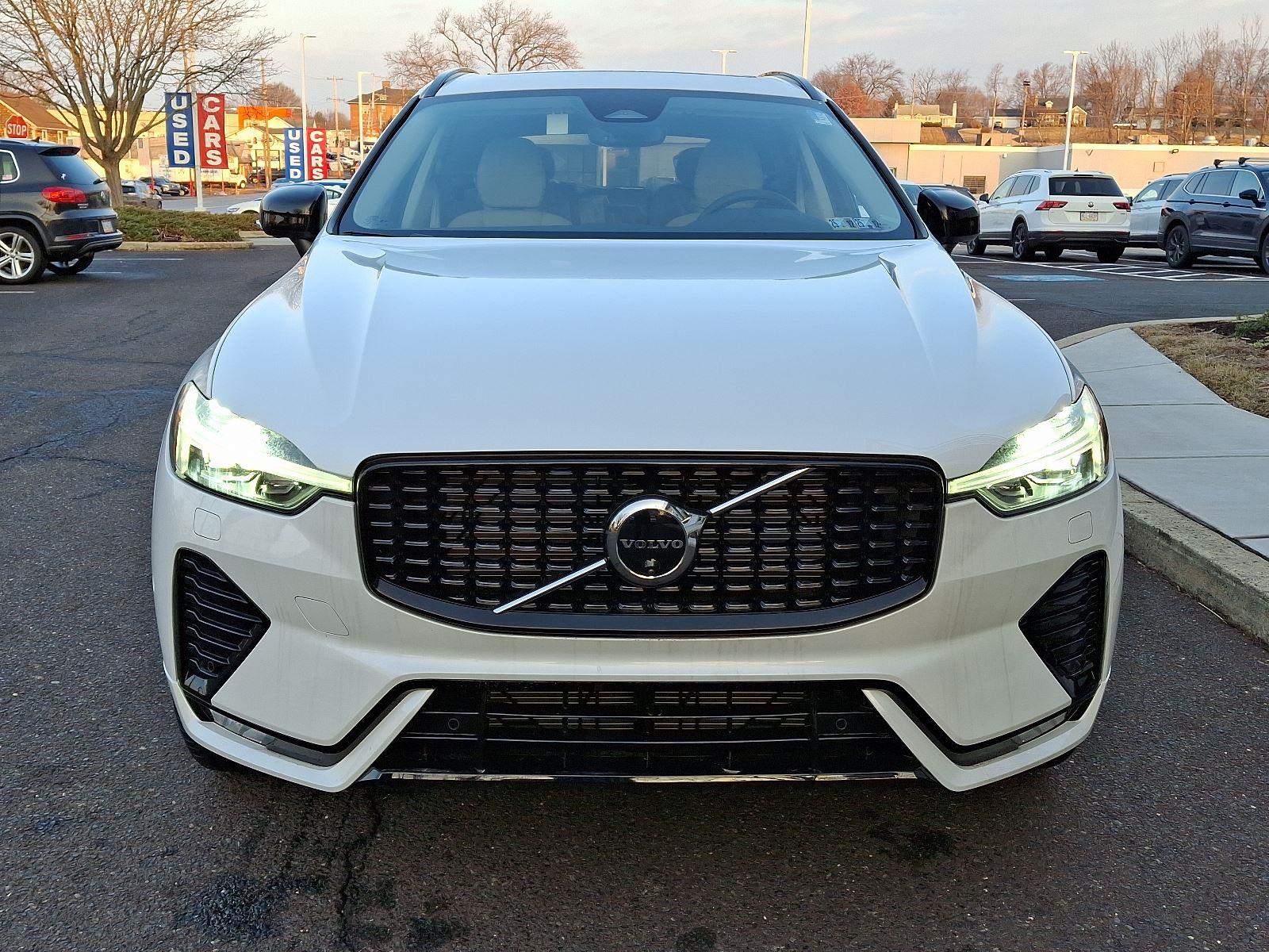 2025 Volvo XC60 B5 Plus photo 2