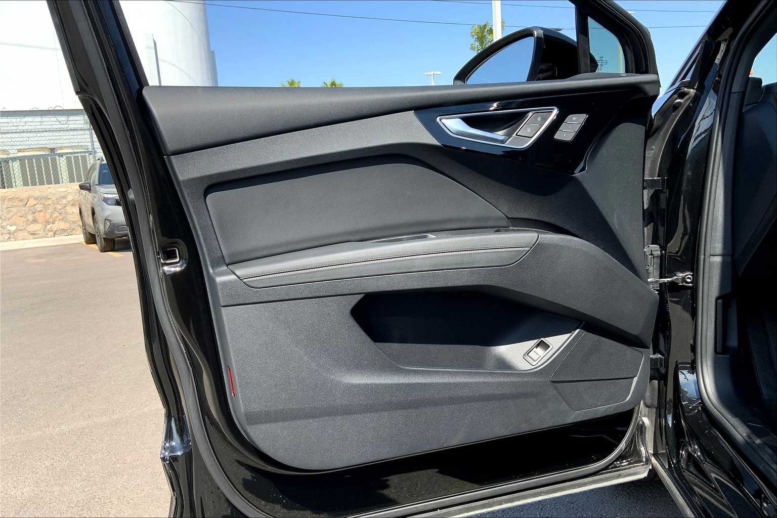 2024 Audi Q4 E-tron Sportback Premium Plus photo 18