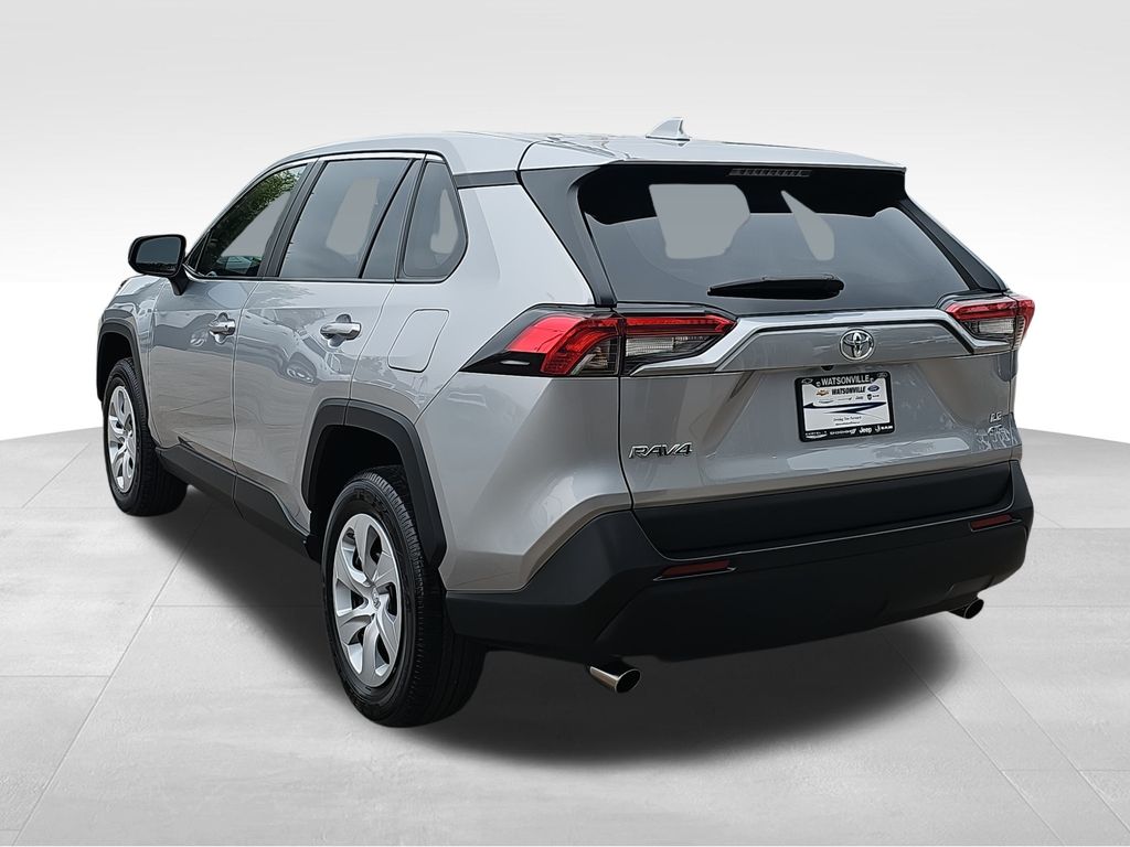 2024 Toyota RAV4 LE photo 4