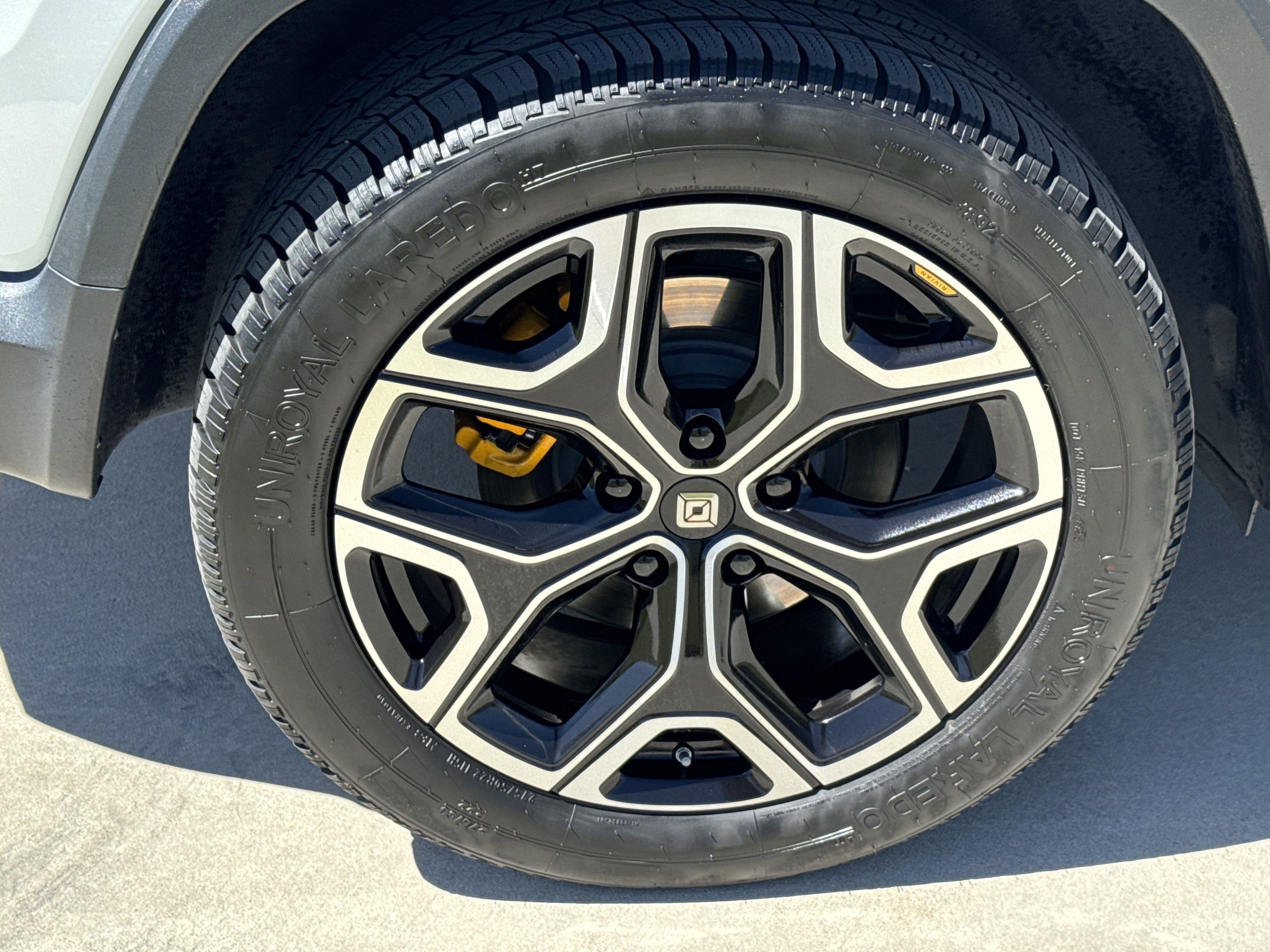 2022 Rivian R1S Launch Edition photo 8